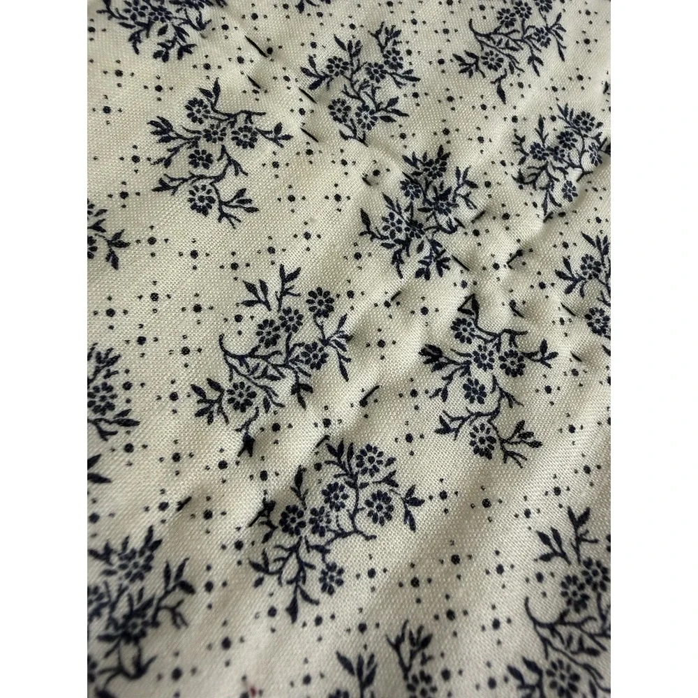 Vintage Quilt Queen Size 92 x 98 Embroidered Leaf, Country Pattern Cottagecore
